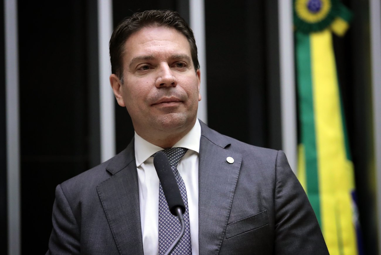 Perdeu o mandato, teve o salário cortado e agora é demitido da PF