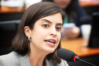 Tabata Amaram. Jovens parlamentares em plenário do Congresso Nacional em Brasília