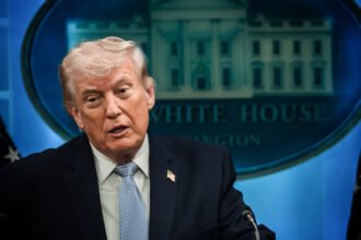 Líderes da direita europeia Meloni Bardella e Weidel distanciamento Trump 2026