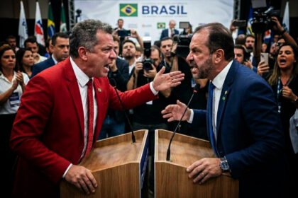 Diagrama com posicionamento dos partidos políticos brasileiros no espectro ideológico em 2026