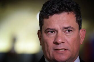 Sérgio Moro em palanque no Paraná, eleições 2026