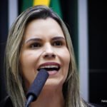 Deputada Clarissa Tércio durante sessão na Câmara dos Deputados sobre o PL 1007/2025