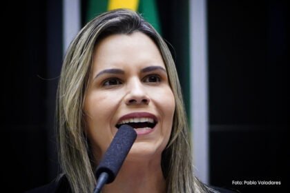 Deputada Clarissa Tércio durante sessão na Câmara dos Deputados sobre o PL 1007/2025
