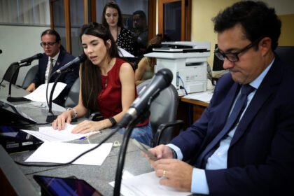 Reunião da Comissão de Defesa dos Direitos da Pessoa com Deficiência da Assembleia Legislativa de Minas Gerais, que aprovou parecer favorável ao PL 4.820/25 em 28 de abril de 2026