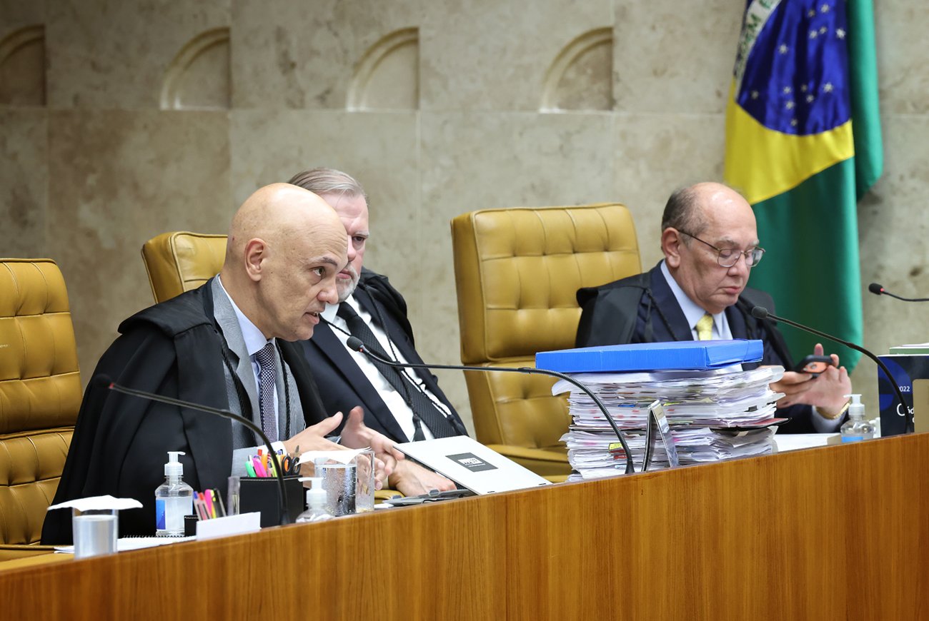 Plenário do Supremo Tribunal Federal durante sessão de julgamento sobre remuneração do funcionalismo público