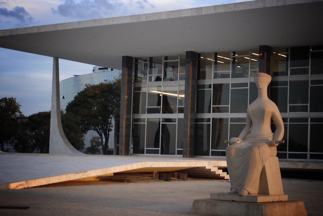 Plenário do Supremo Tribunal Federal durante julgamento sobre compra de terras por empresas com controle estrangeiro