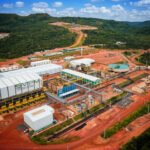 Vista aérea de mineração de terras raras em Goiás, Brasil