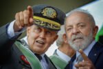 Militares brasileiros em formação durante cerimônia oficial das Forças Armadas