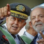 Militares brasileiros em formação durante cerimônia oficial das Forças Armadas