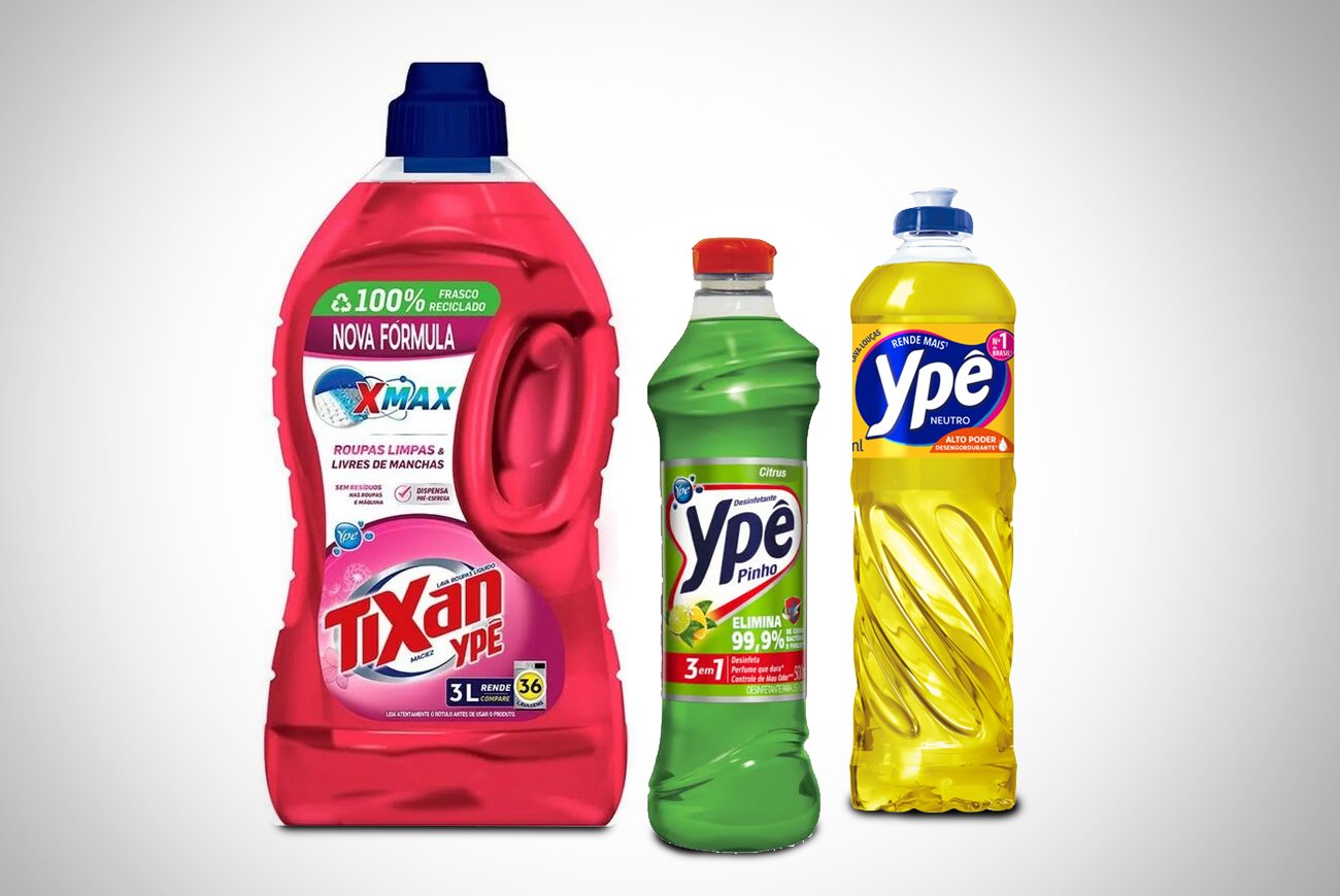 Produtos da marca Ypê dispostos em prateleira de supermercado, incluindo detergente, sabão líquido e desinfetante