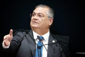 Ministro Flávio Dino durante sessão plenária do Supremo Tribunal Federal em Brasília